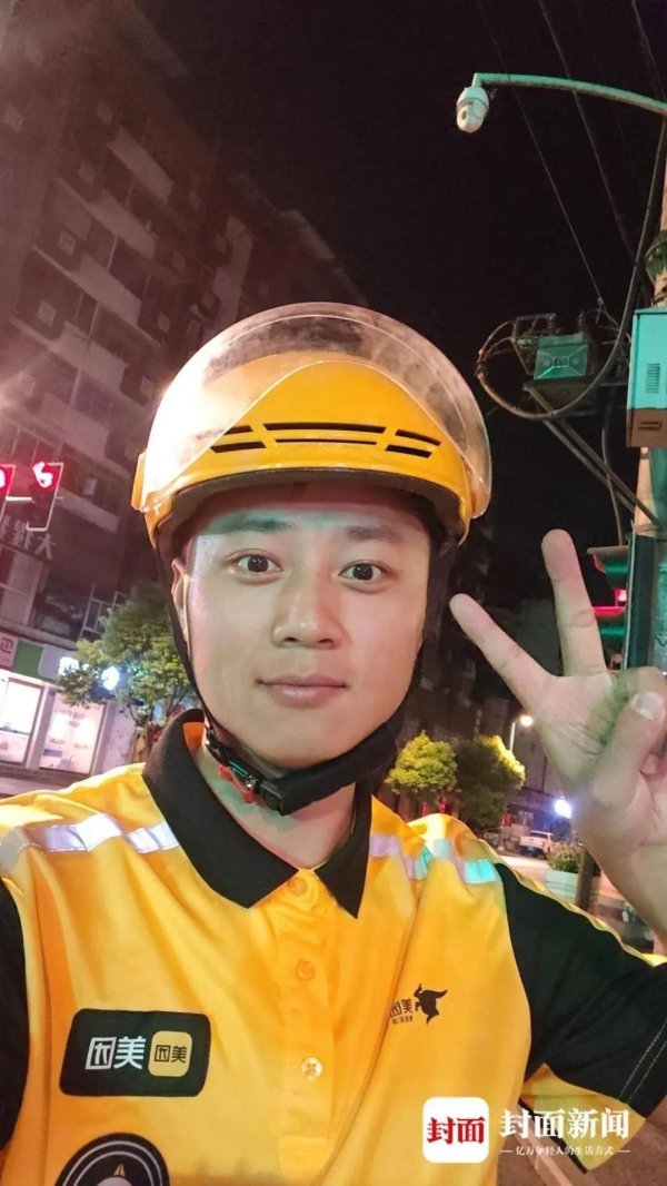 配资平台排行榜第一名 公职人员回应下班兼职送外卖: 每天跑3小时日赚百元, 没觉得丢脸